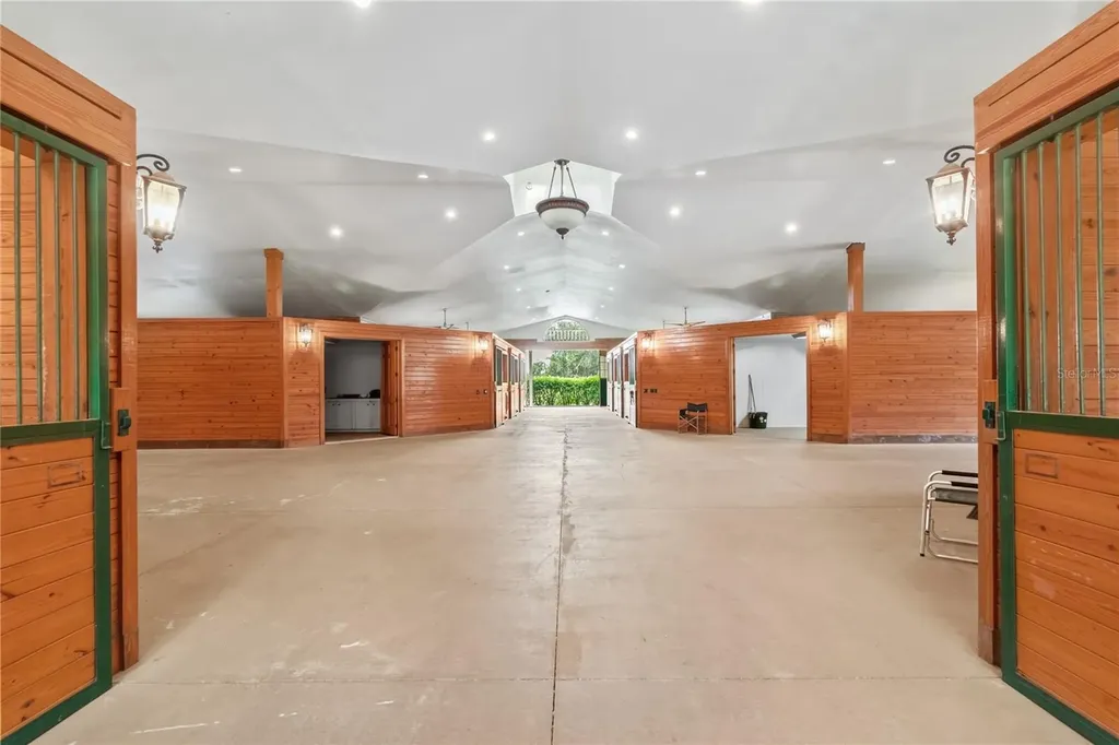6157 W Highway 329 Reddick FL 32686