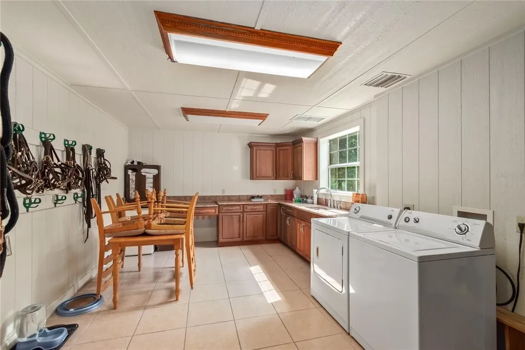 6157 W Highway 329 Reddick FL 32686