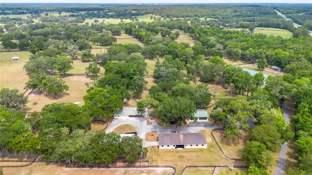 6157 W Highway 329 Reddick FL 32686