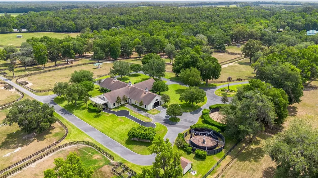 6157 W Highway 329 Reddick FL 32686