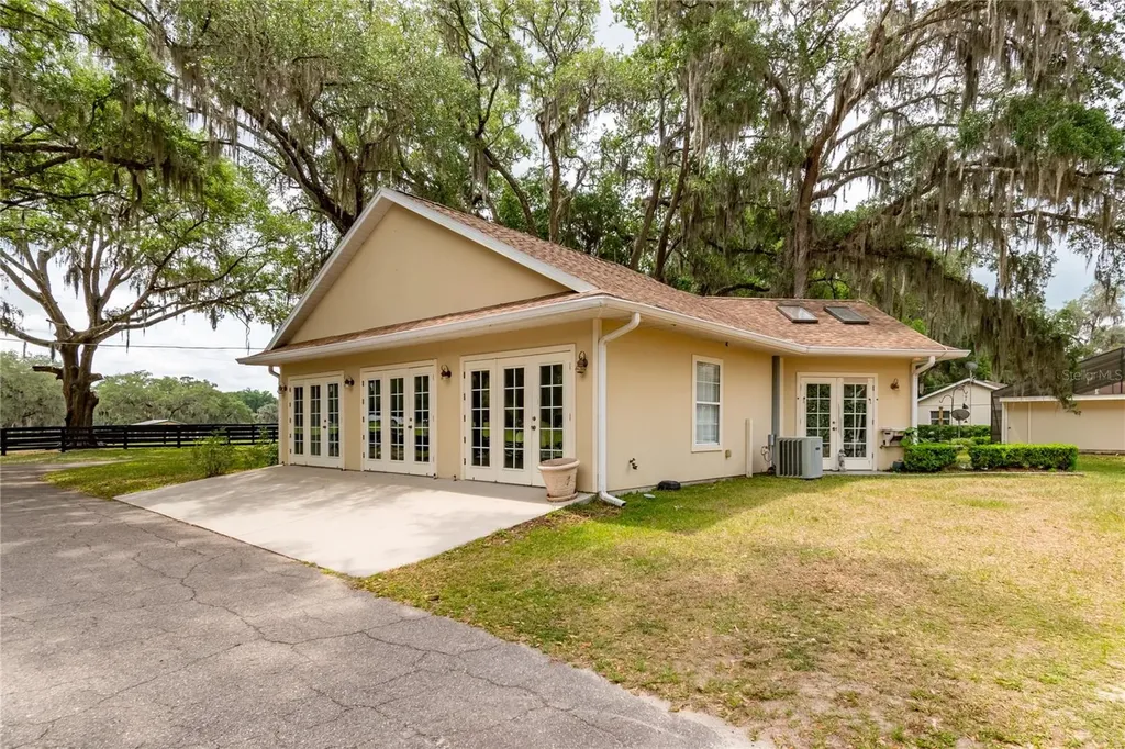 6157 W Highway 329 Reddick FL 32686