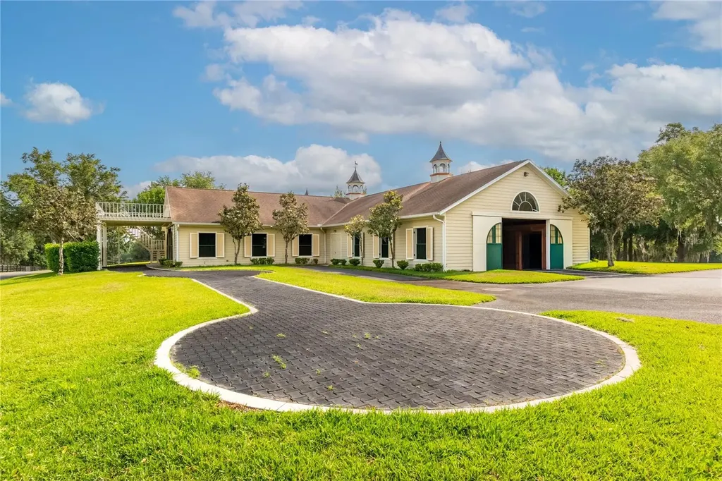 6157 W Highway 329 Reddick FL 32686