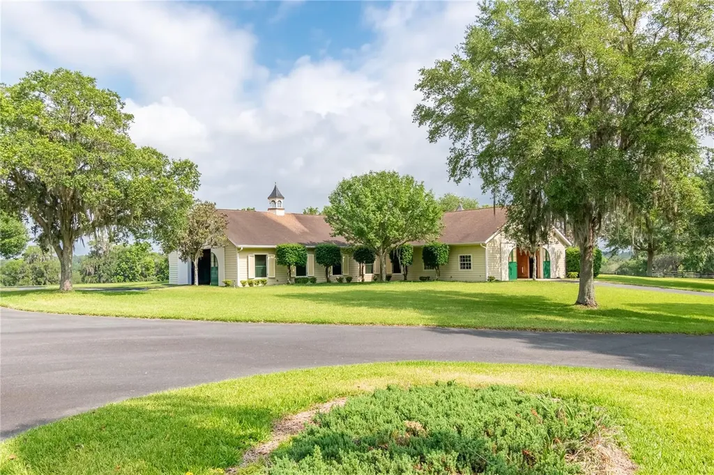 6157 W Highway 329 Reddick FL 32686
