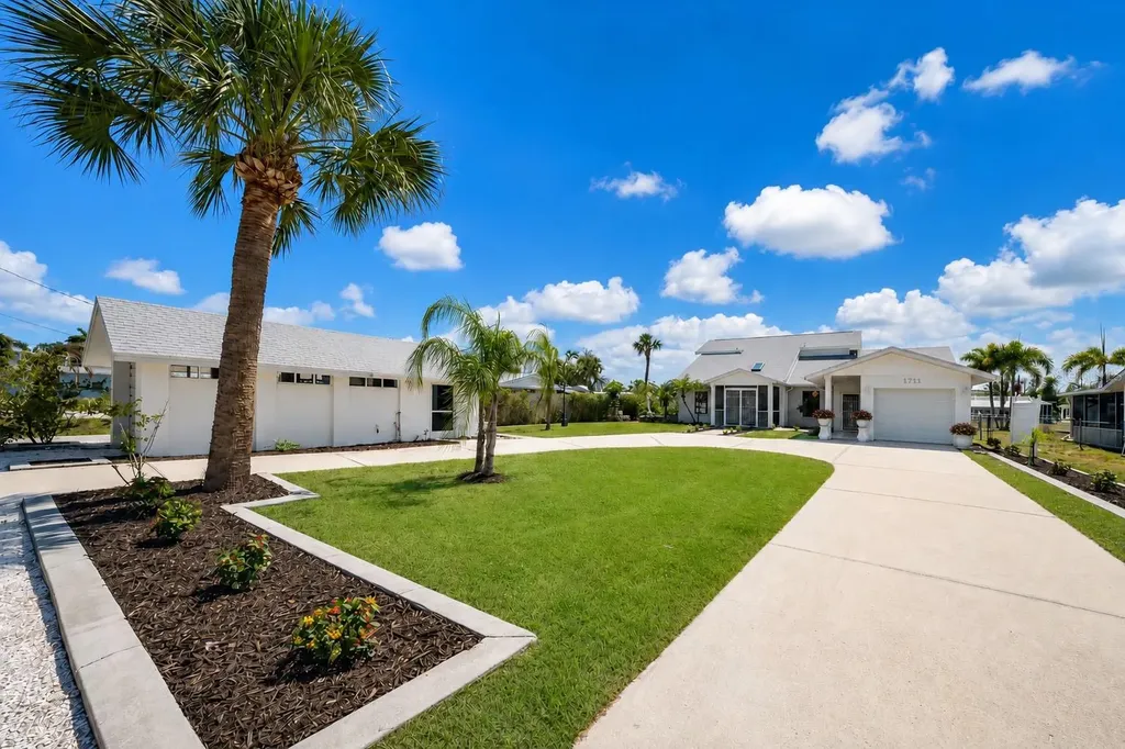 1711 Riverside Drive Englewood FL 34223