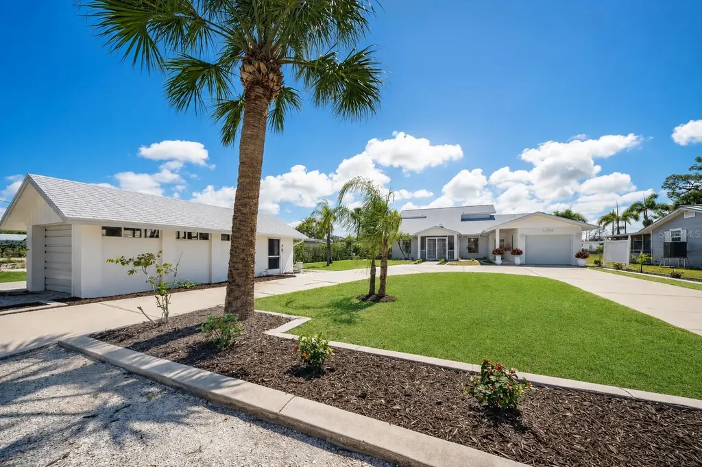 1711 Riverside Drive Englewood FL 34223