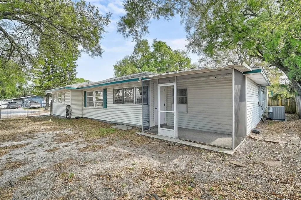 345 S Tuttle Avenue Sarasota FL 34237