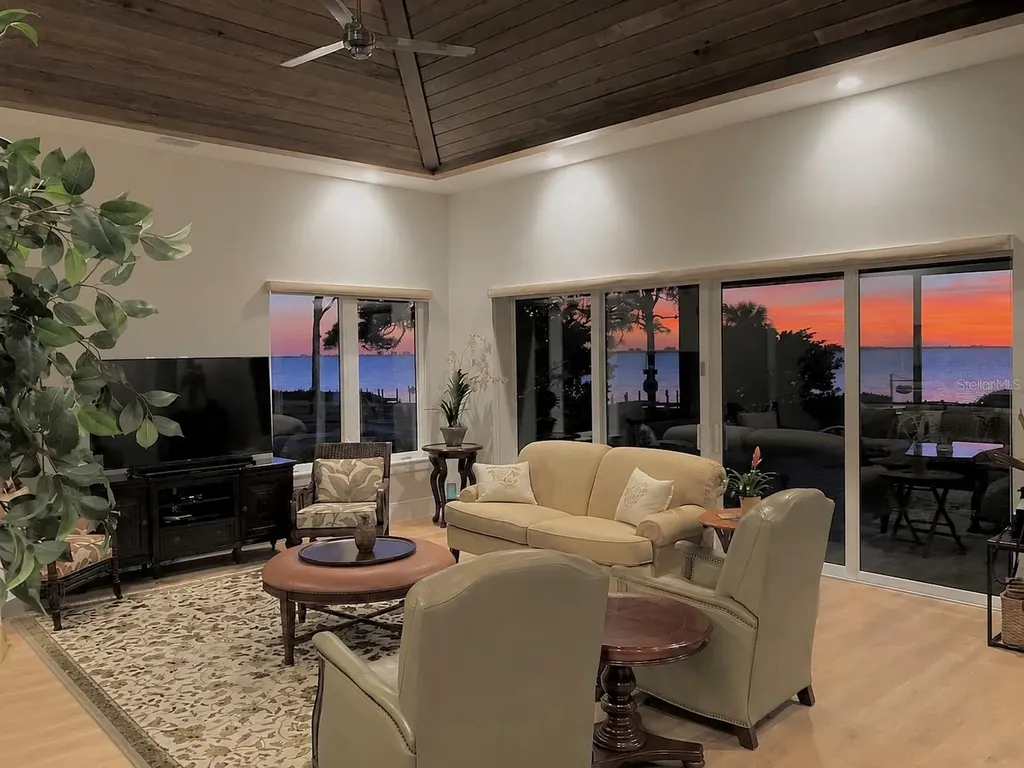 7927 Longbay Boulevard Sarasota FL 34243