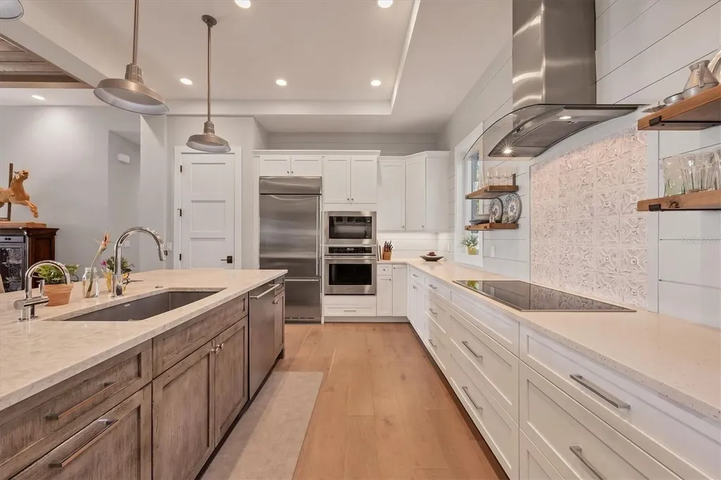 7927 Longbay Boulevard Sarasota FL 34243