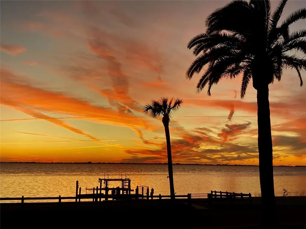 7927 Longbay Boulevard Sarasota FL 34243