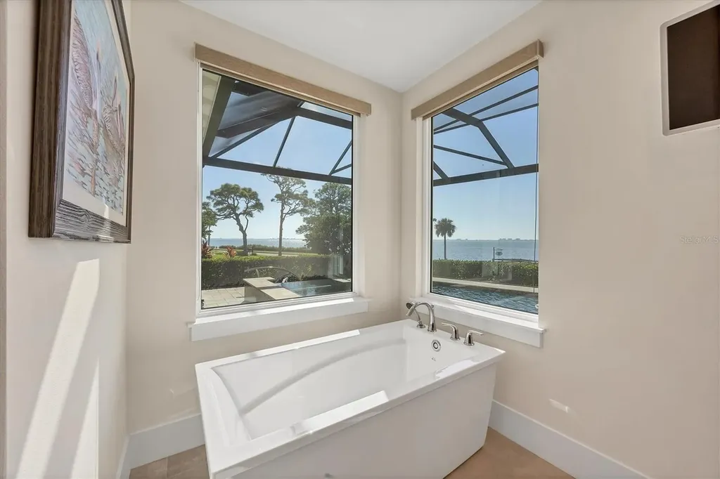 7927 Longbay Boulevard Sarasota FL 34243