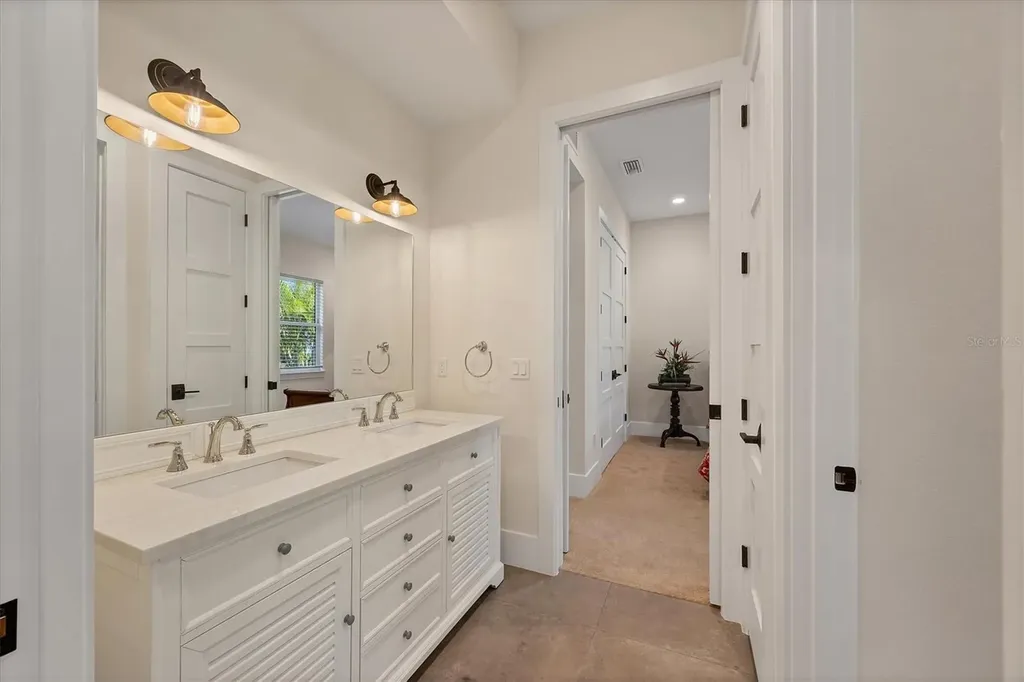 7927 Longbay Boulevard Sarasota FL 34243