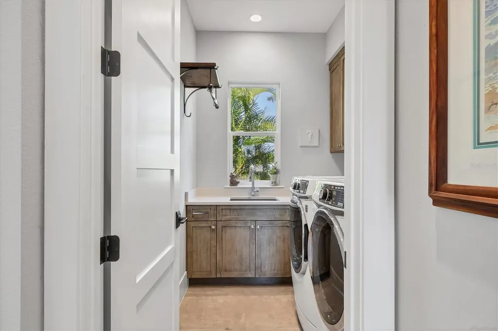 7927 Longbay Boulevard Sarasota FL 34243