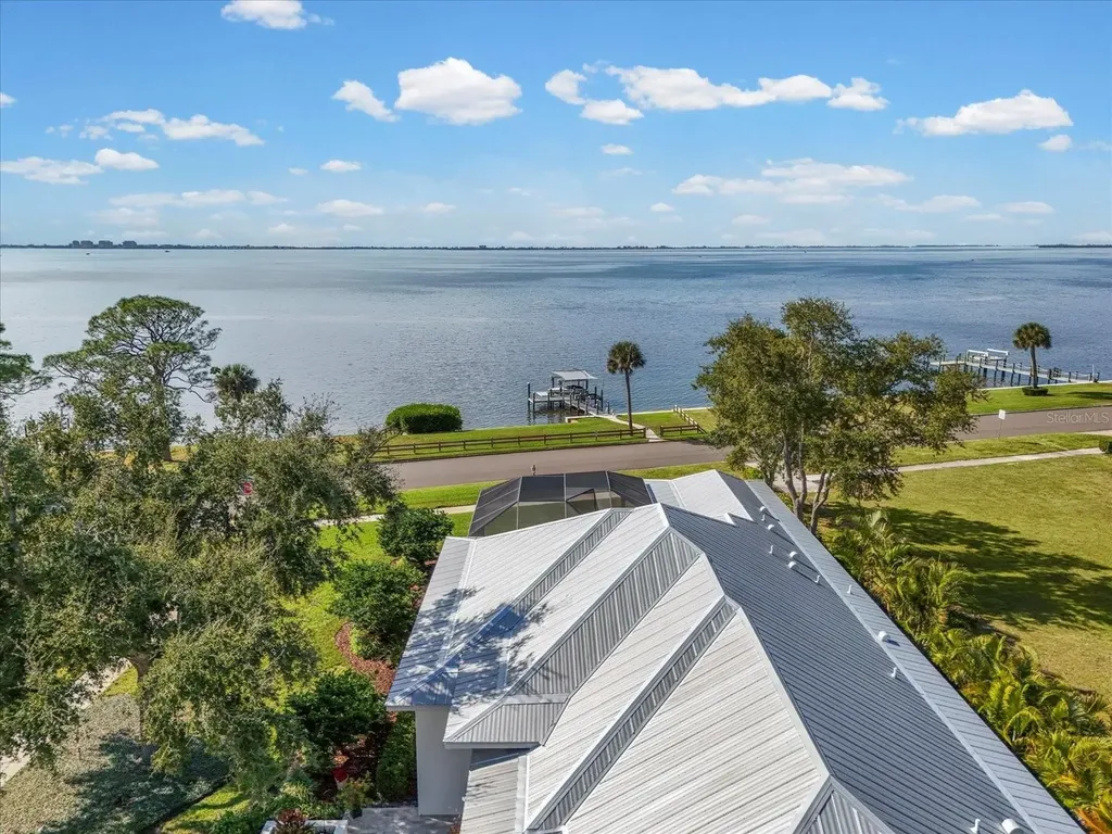 7927 Longbay Boulevard Sarasota FL 34243