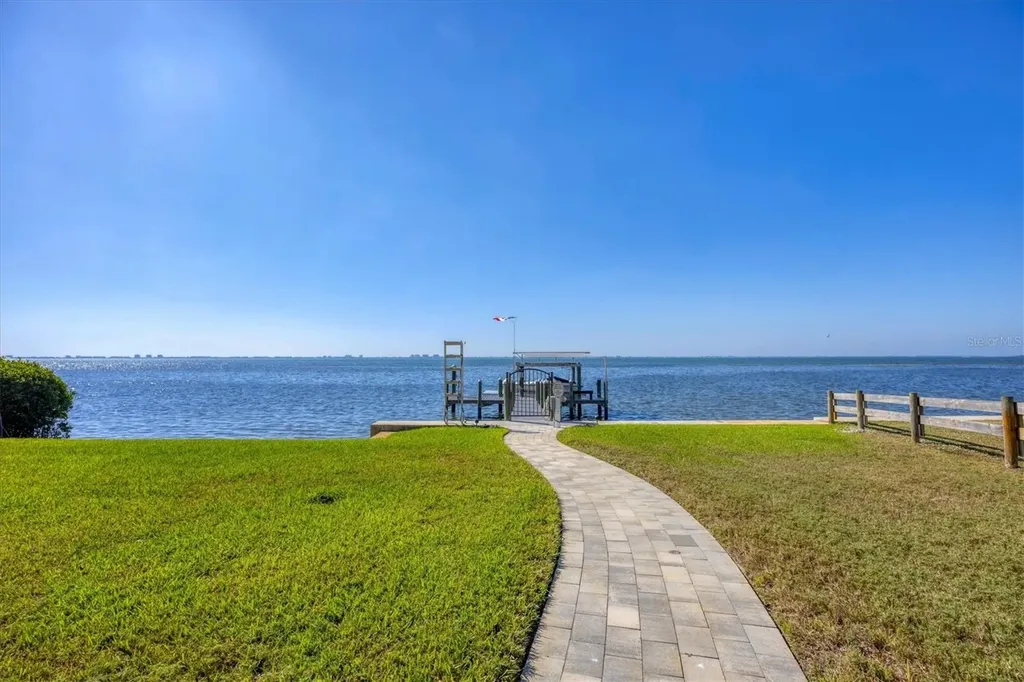 7927 Longbay Boulevard Sarasota FL 34243