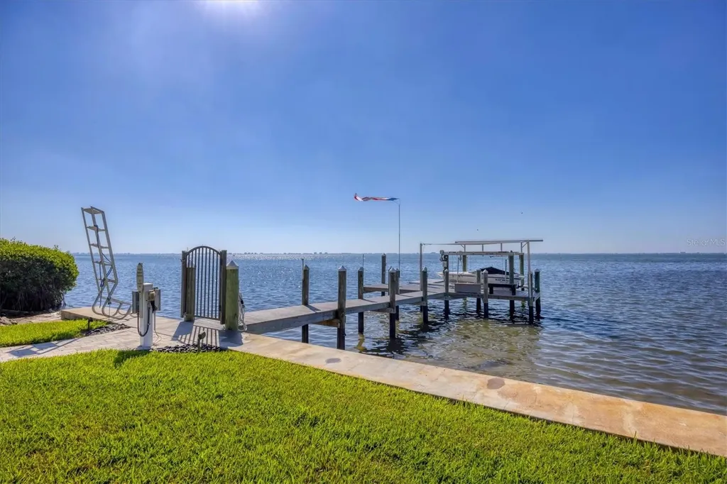 7927 Longbay Boulevard Sarasota FL 34243