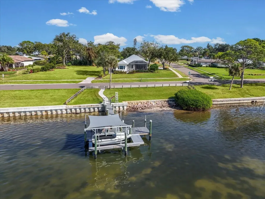 7927 Longbay Boulevard Sarasota FL 34243
