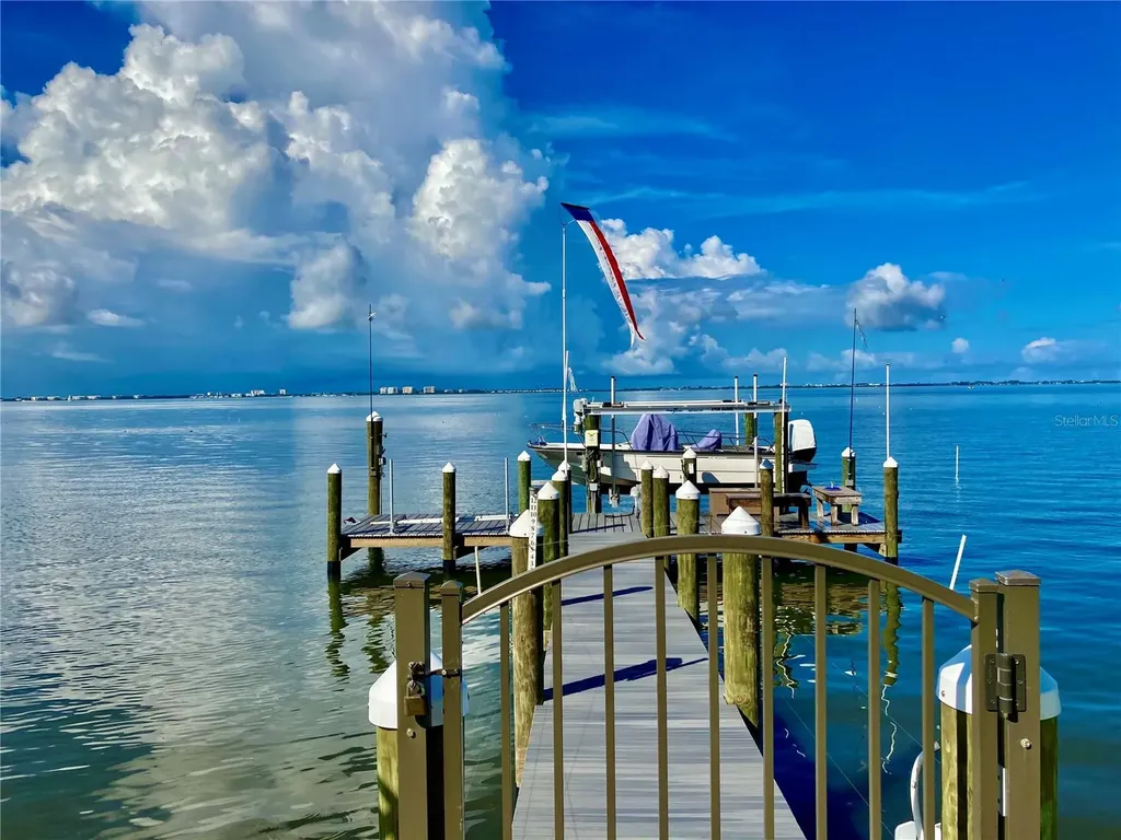 7927 Longbay Boulevard Sarasota FL 34243