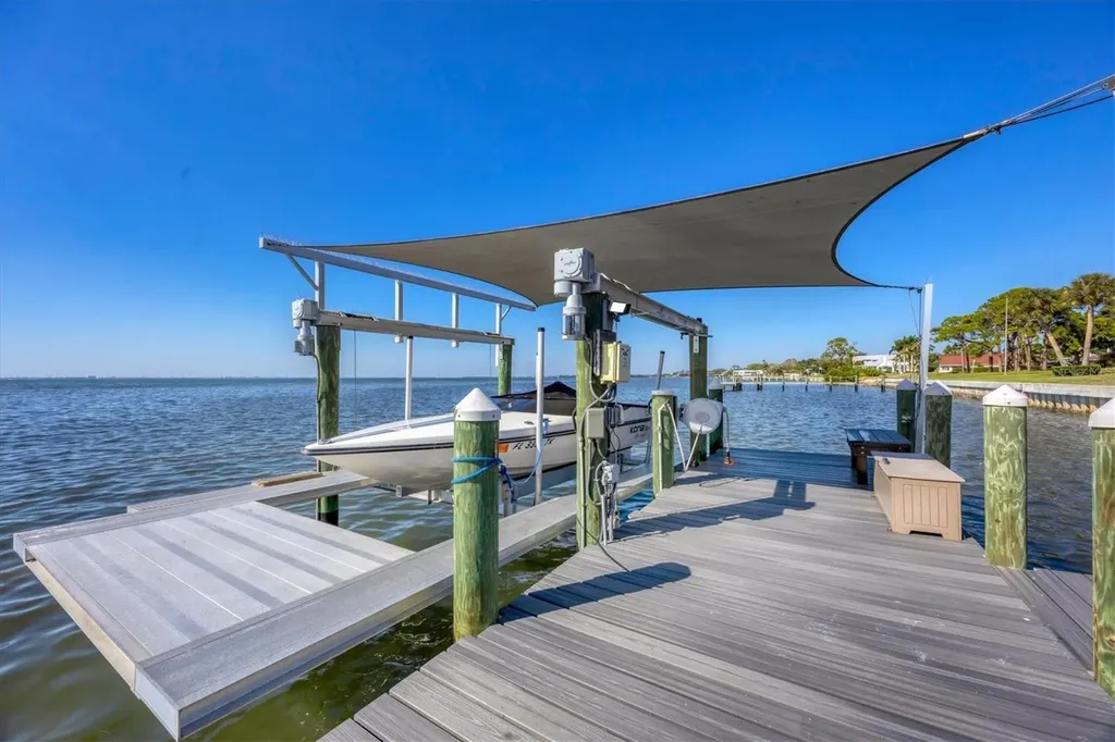 7927 Longbay Boulevard Sarasota FL 34243