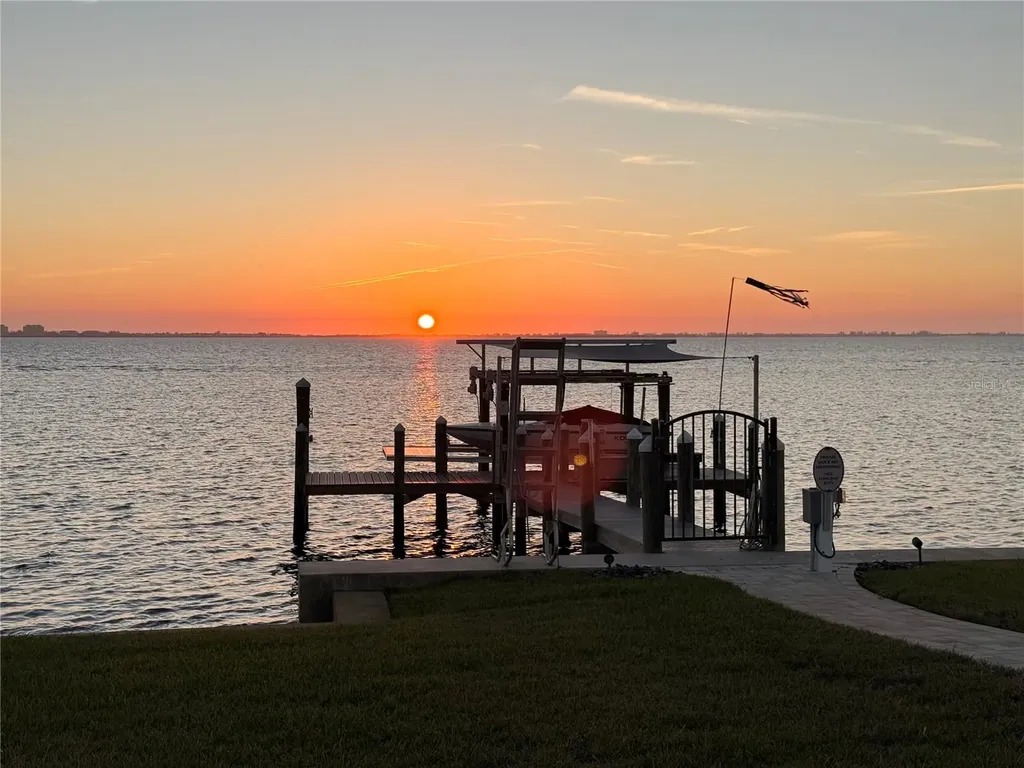 7927 Longbay Boulevard Sarasota FL 34243