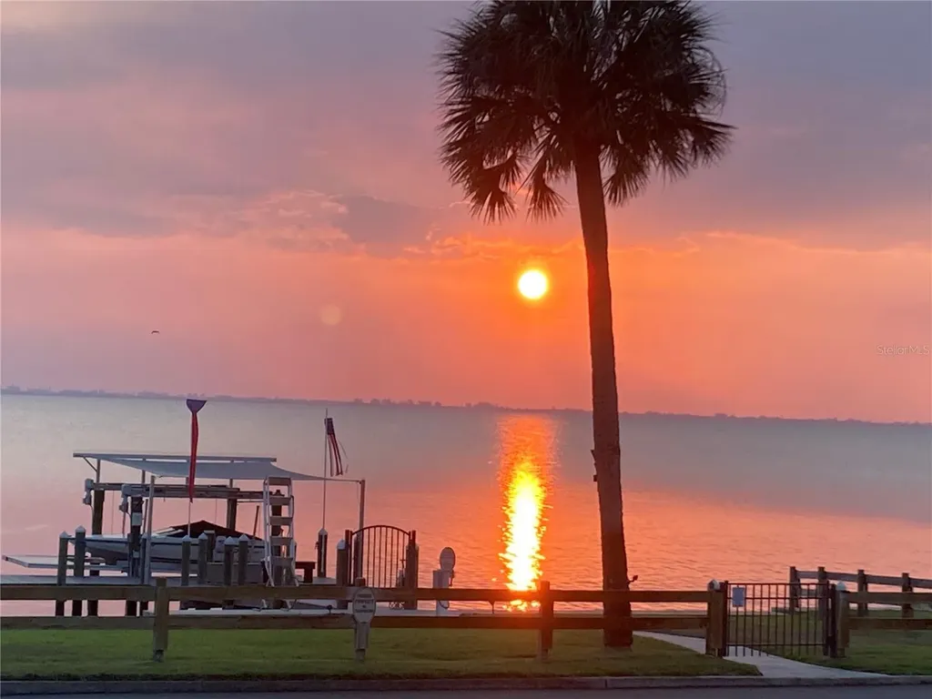 7927 Longbay Boulevard Sarasota FL 34243