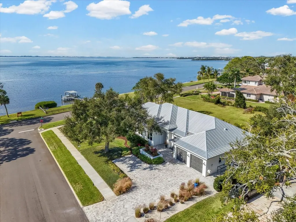 7927 Longbay Boulevard Sarasota FL 34243