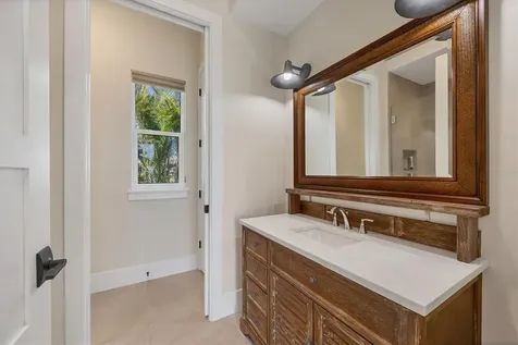 7927 Longbay Boulevard Sarasota FL 34243