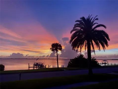 7927 Longbay Boulevard Sarasota FL 34243