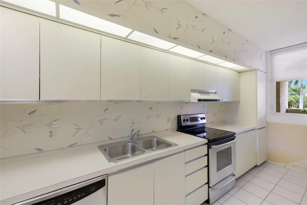 1095 Gulf Of Mexico Drive Longboat Key FL 34228