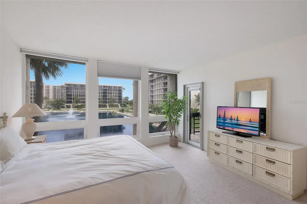 1095 Gulf Of Mexico Drive Longboat Key FL 34228