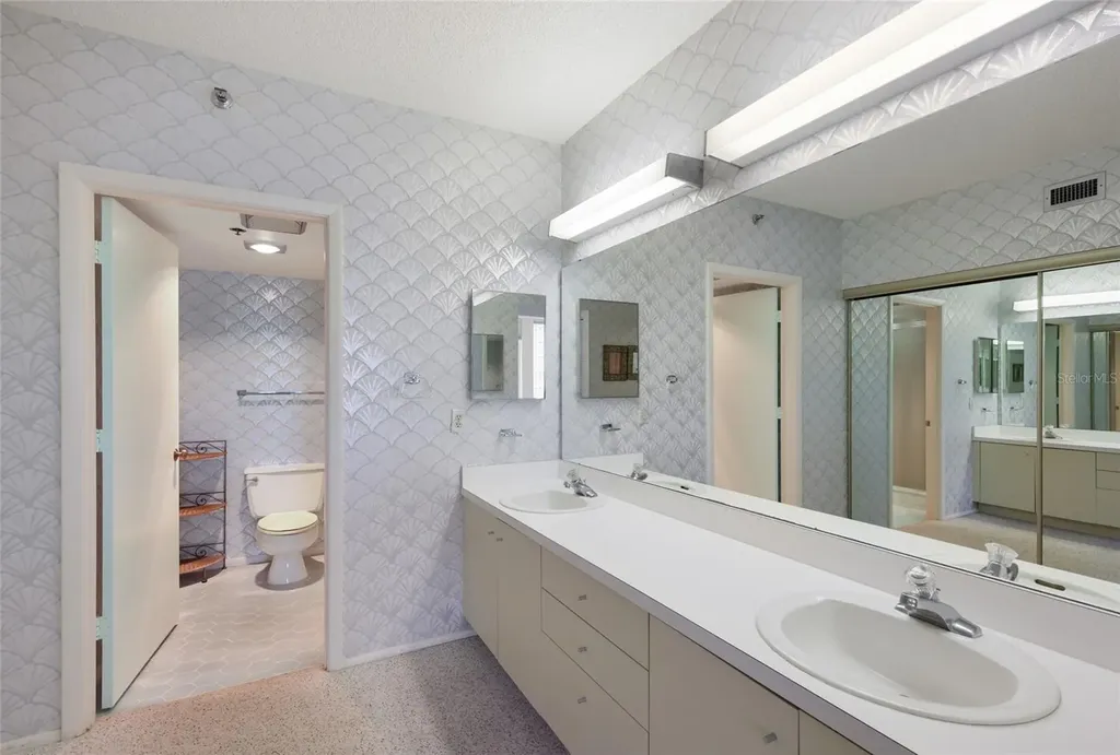 1095 Gulf Of Mexico Drive Longboat Key FL 34228