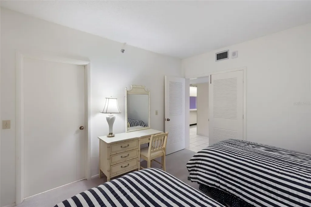 1095 Gulf Of Mexico Drive Longboat Key FL 34228