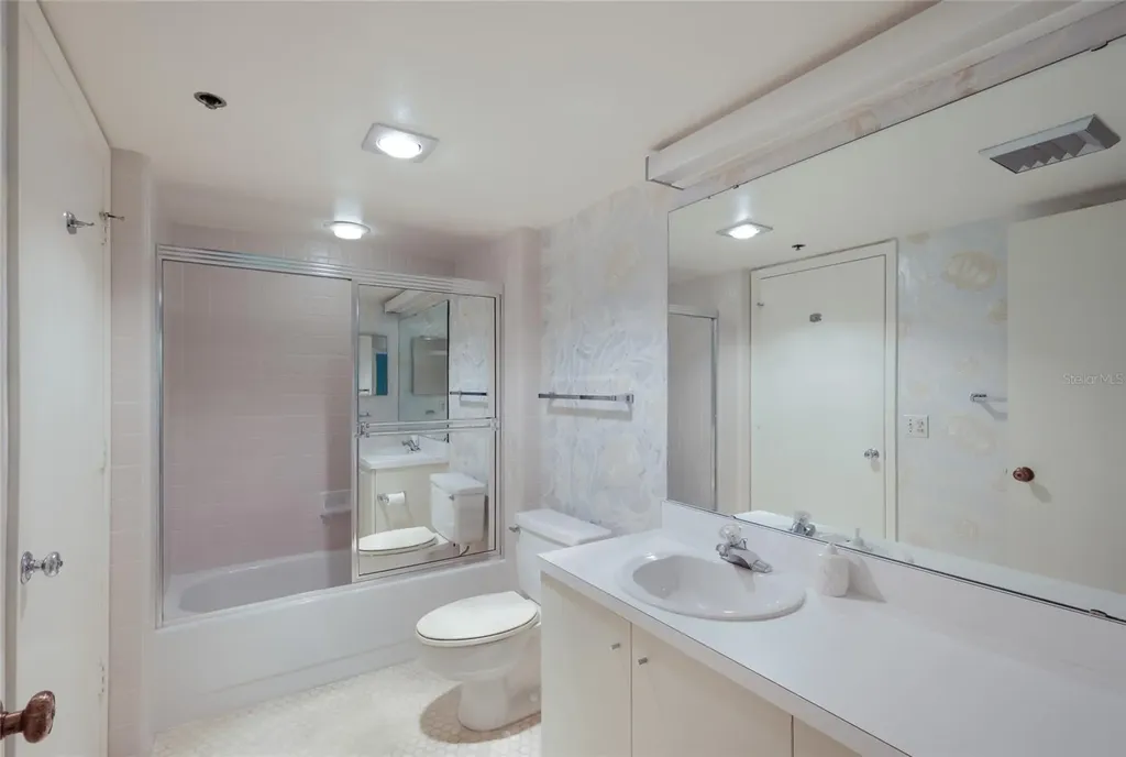 1095 Gulf Of Mexico Drive Longboat Key FL 34228