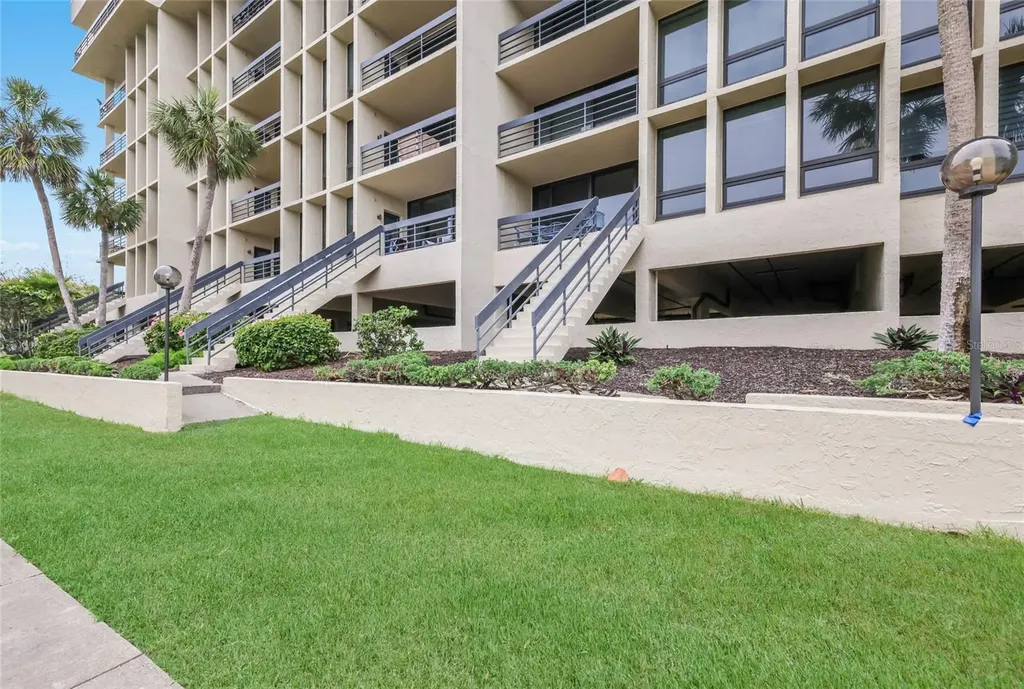 1095 Gulf Of Mexico Drive Longboat Key FL 34228