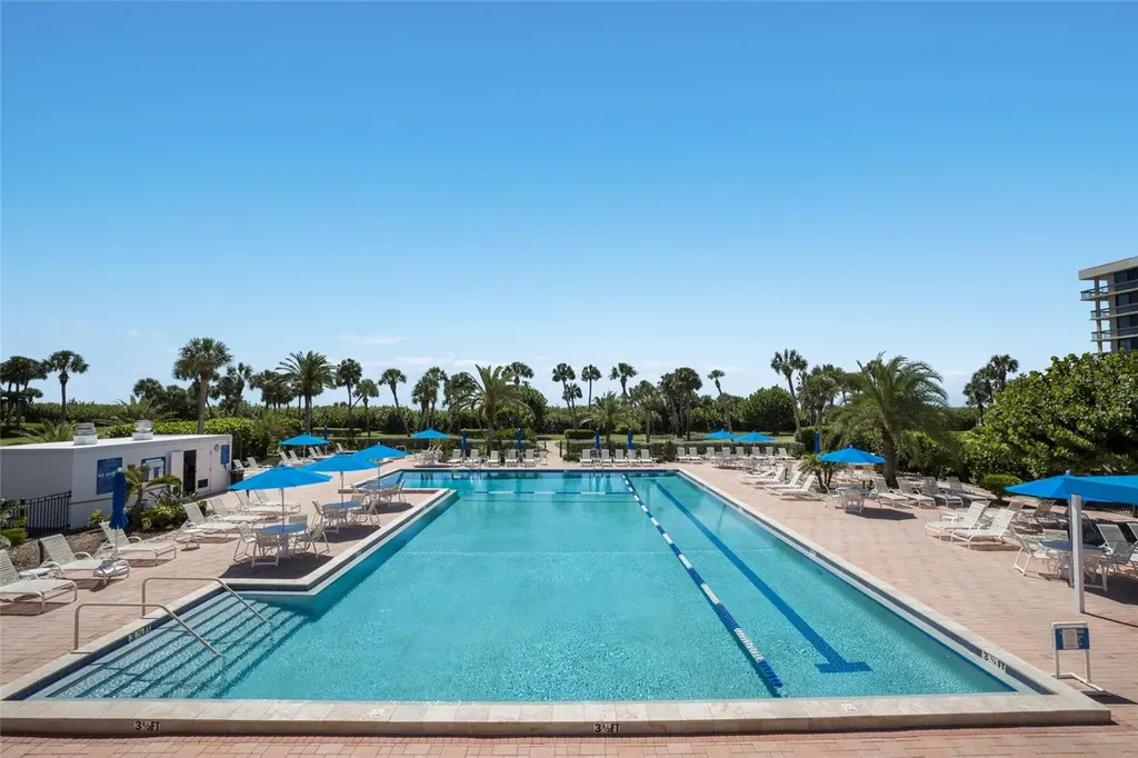 1095 Gulf Of Mexico Drive Longboat Key FL 34228