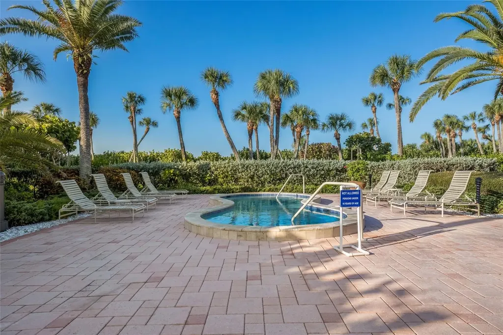 1095 Gulf Of Mexico Drive Longboat Key FL 34228