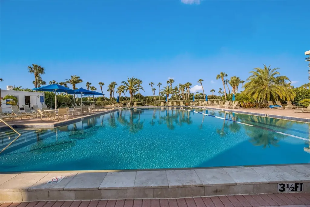 1095 Gulf Of Mexico Drive Longboat Key FL 34228