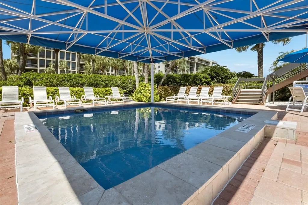 1095 Gulf Of Mexico Drive Longboat Key FL 34228