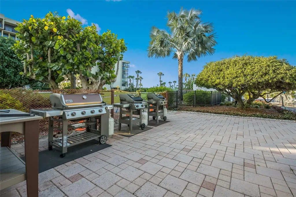 1095 Gulf Of Mexico Drive Longboat Key FL 34228