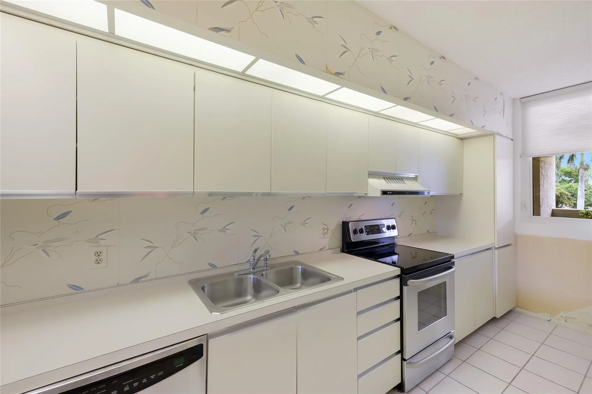 1095 Gulf Of Mexico Drive Longboat Key FL 34228