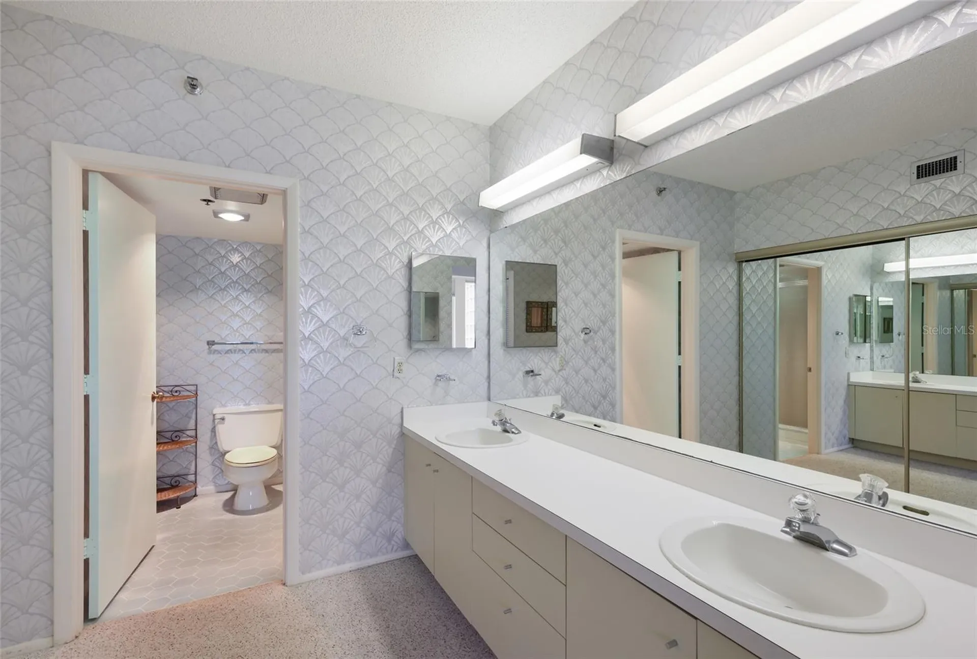 1095 Gulf Of Mexico Drive Longboat Key FL 34228