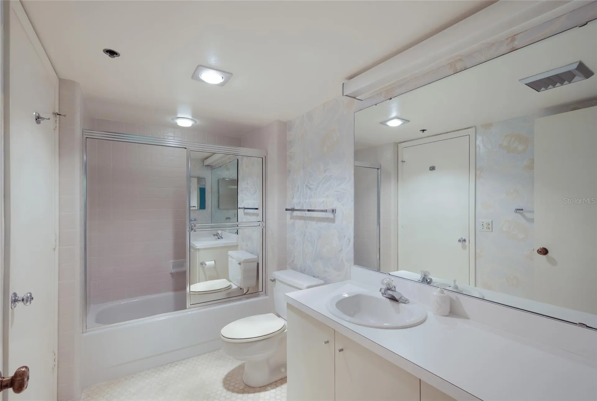 1095 Gulf Of Mexico Drive Longboat Key FL 34228