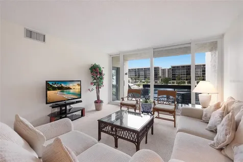 1095 Gulf Of Mexico Drive Longboat Key FL 34228
