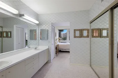 1095 Gulf Of Mexico Drive Longboat Key FL 34228