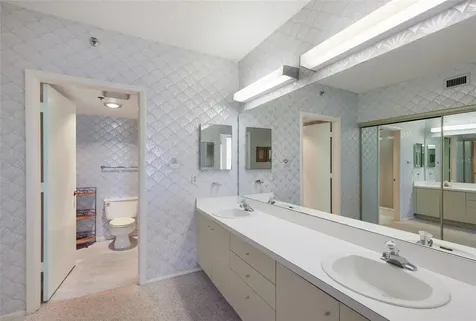 1095 Gulf Of Mexico Drive Longboat Key FL 34228