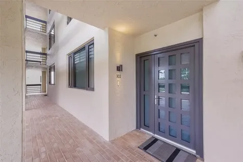1095 Gulf Of Mexico Drive Longboat Key FL 34228