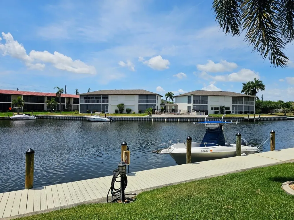 4722 SE 1st Place Cape Coral FL 33904