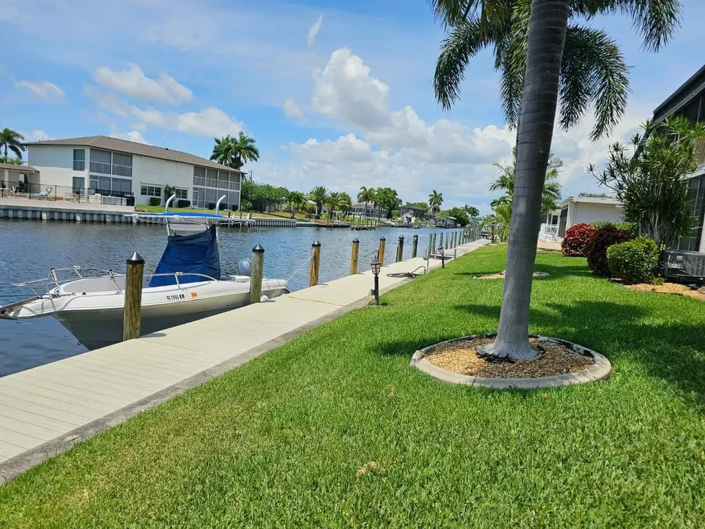 4722 SE 1st Place Cape Coral FL 33904