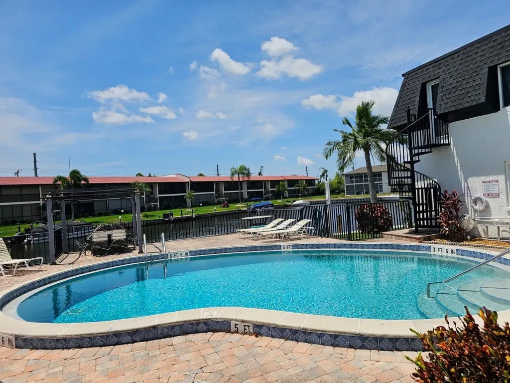 4722 SE 1st Place Cape Coral FL 33904
