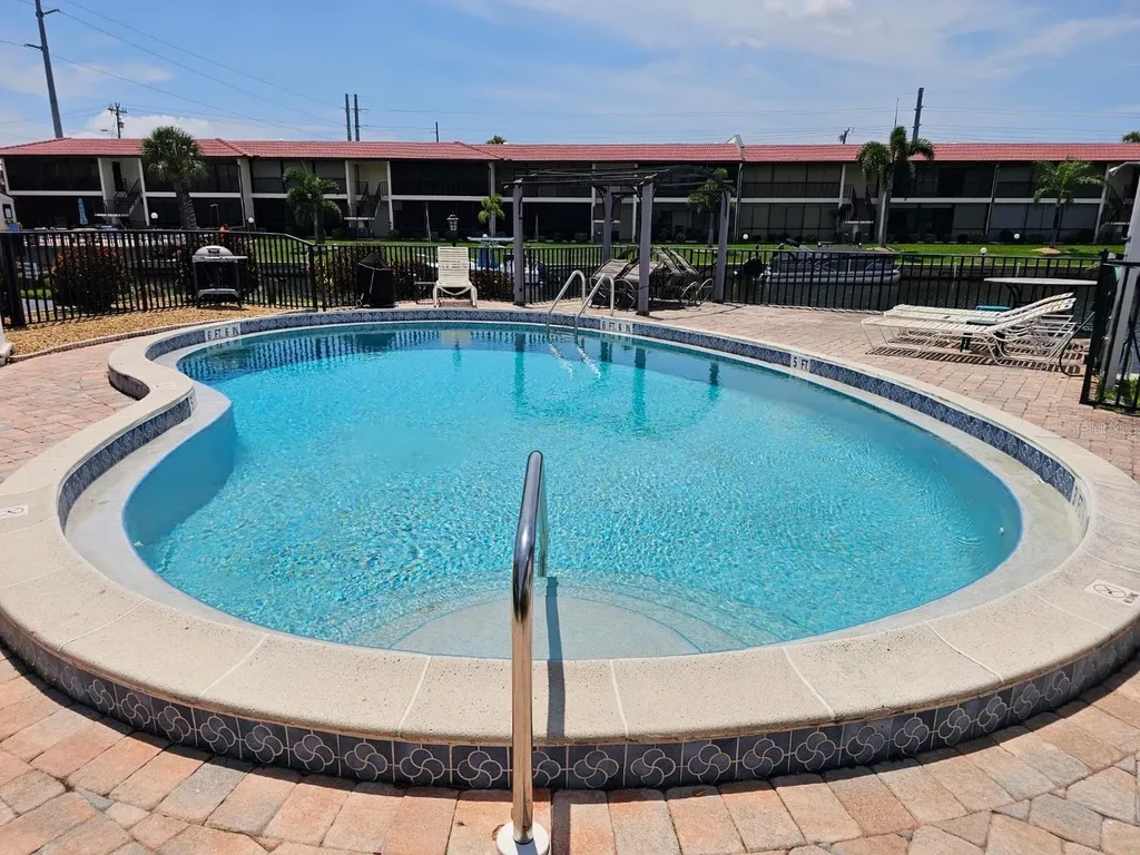 4722 SE 1st Place Cape Coral FL 33904