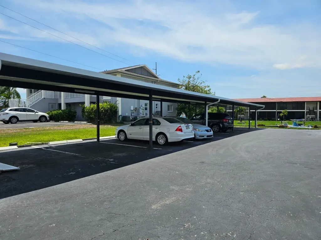 4722 SE 1st Place Cape Coral FL 33904